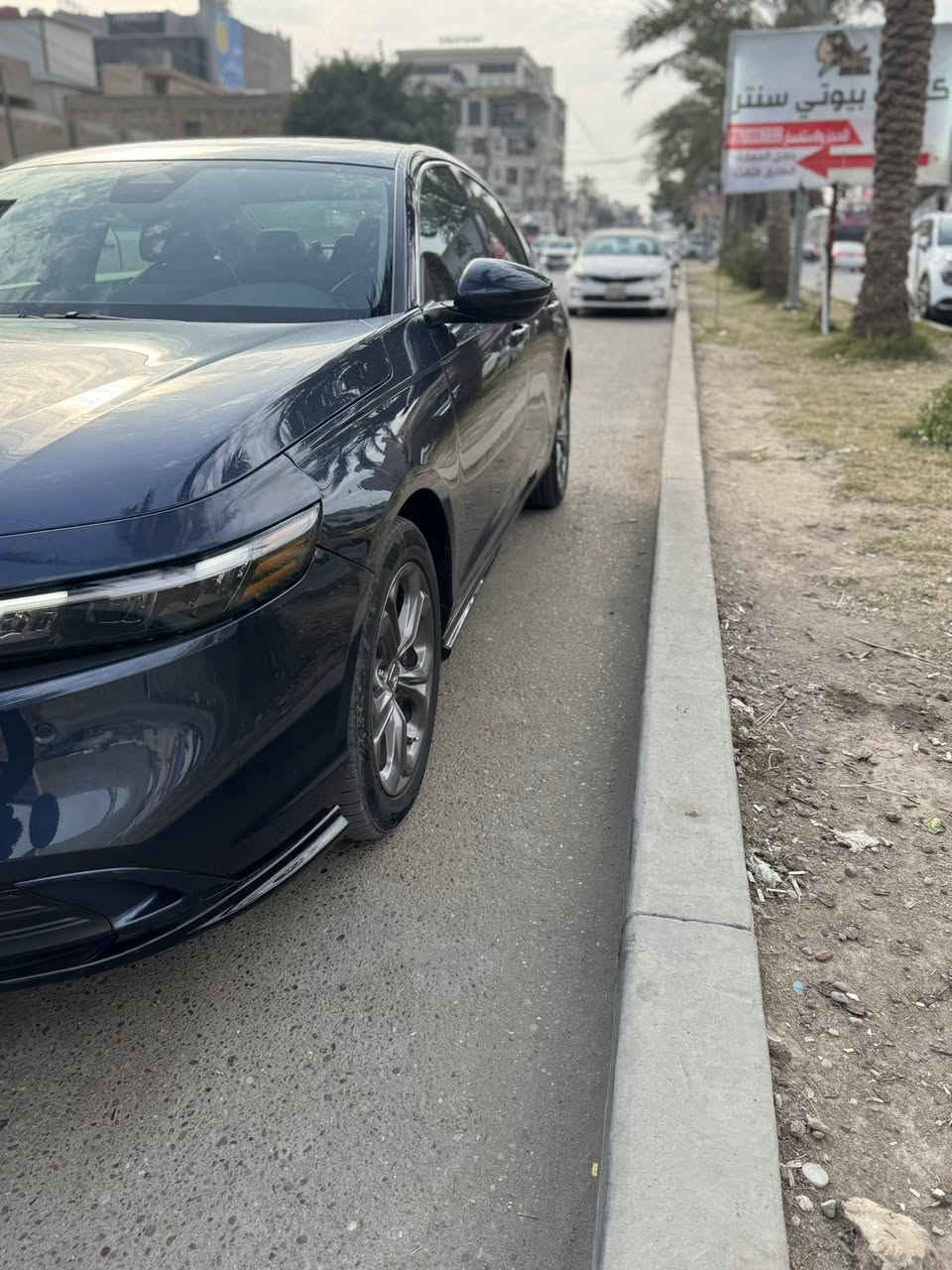 السلام عليكم اكورد موديل ٢٠٢٣ مواصفات فئة xle سيارة واقع اجمل من الصورة من ناحية الفخامة والرزانة والمتانة والسرعة 
غرفة واسعة ومريحة 
السعر 18500$
استفسار ***********
