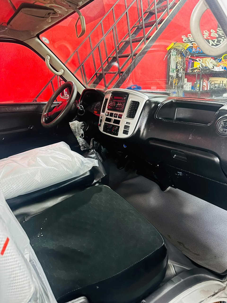 كيه نيسان موديل 2009 سليمانيه للبيع تحويل مباشر محرك زاد كير مكفوله سعر 145 وبيهه مجال رقم الهاتف *********** ابو فاطمه 
 
                حياكم الله
