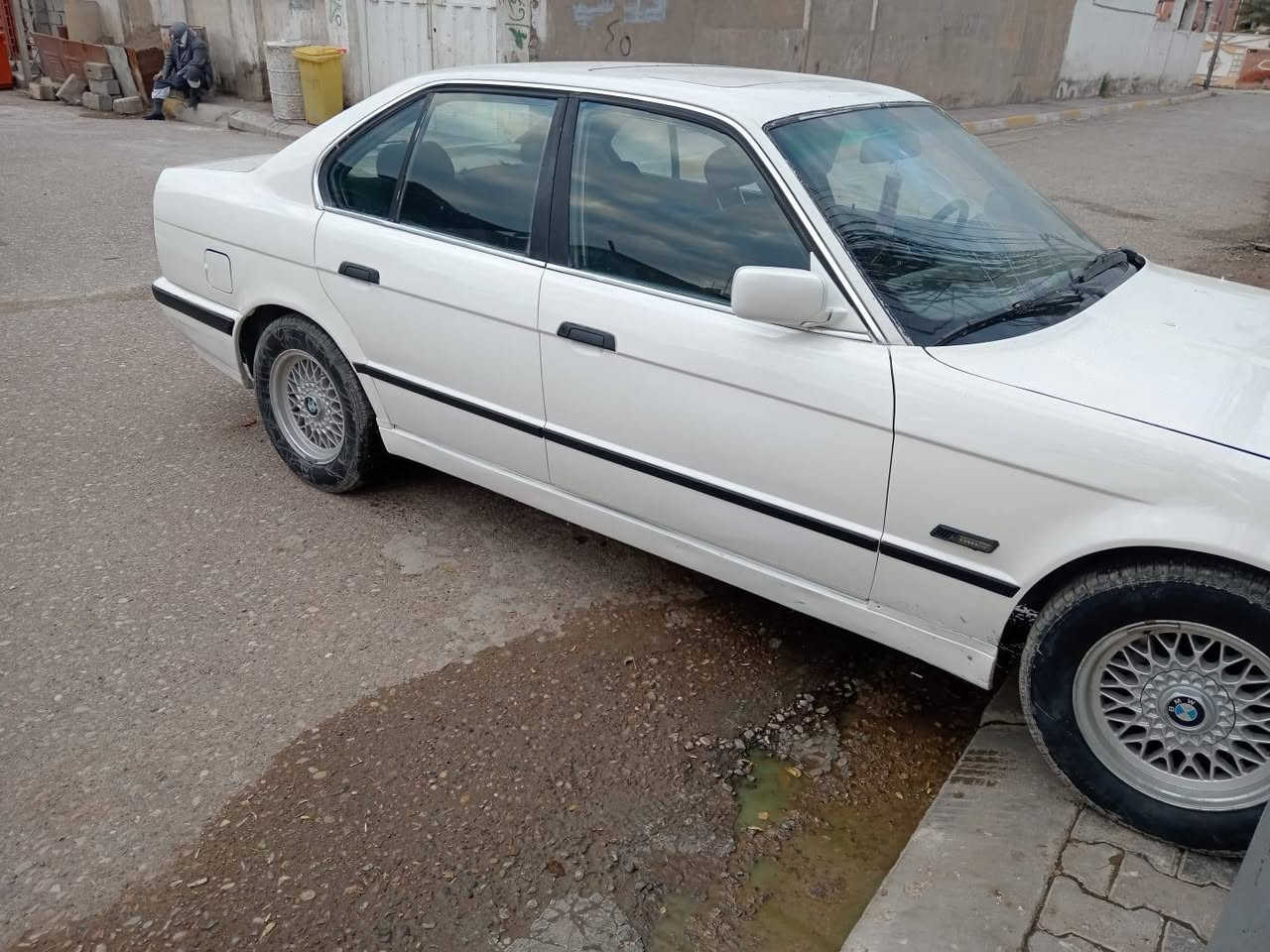 السلام عليكم لبيع بي ام 525 مفتوح كير عادي رقم بغداد سنويه لل27 تخم تاير صدر امامي خلفي جديد سياره جاهزه تبريد ثلج سلايت كشنات كهرباء مكان ديالى السعر 48 وبيه مجال بصيط ***********
