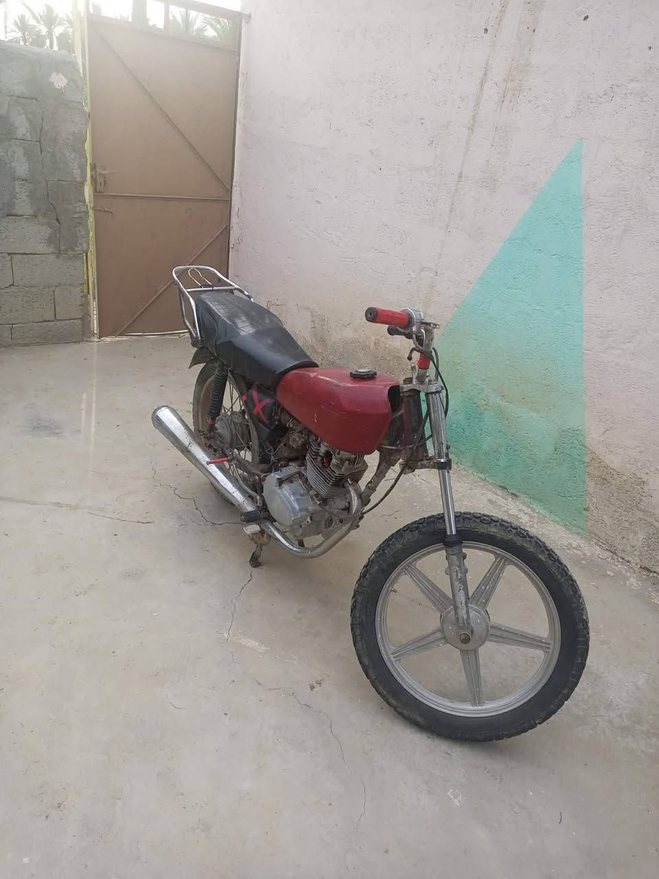 سلام عليكم يوجد دراجه ايرانيه ٤ كير الدراجه شغاله شغل واين ما يعجبك اطلع بيه الدراجه كلك كلك مكفوله السعر مناسب اتصل وبيك خير ودلل ماعندك تأخذه بلاش***********
