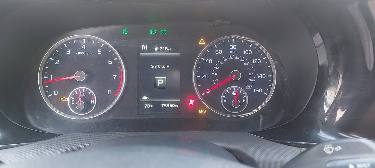 سلام عليكم اخوان من رخصة الادمن المحترم 
للبيع  K5 فول جيتي لاين مودل 23 اخوان حادثه خلفي تبديل كصة كاملة السعر 145 بغداد بسمي العنوان بغداد مدينة الصدر للستفسار ***********
