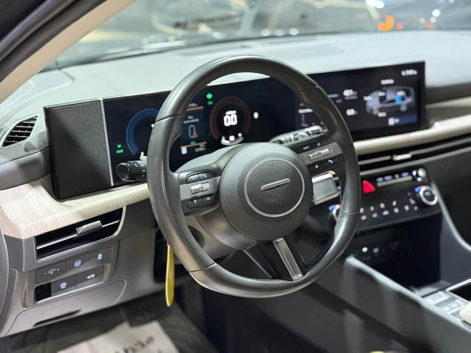 سوناتا 2024 هايبرد 
رقم بغداد بسمي 
السياره مبدل باب السايق والصدر شرط الوكاله

السياره بدون ايرباك جديده حيل 

فول فول عدا البانوراما 
بصمه 
رادار امامي وجانبي
شاحن وايليس
نفكيشن
كراسي كهرباء 
اضائه LED 
كير تعليك
شاشه ايباد 
داخل ابيض ملكي
تبريد قطعتين
قياده الي
تحديد مسار وهواي بعد مواصفات

للاستفسار الاتصال 
***********
