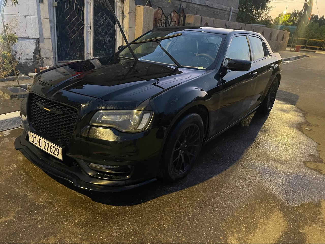 بسم الله الرحمن الرحيم.. 
كرايسلر 2012 كندي كلين كفالة من الحادث قطعتين صبغ باب السايق والوراه بدون فتح  اثر شخوط نسد  عليها الباب .. السيارة مواصفات (3.6L)
السيارة محدثة 20 بالكامل بجم كامل كبس  من الخلف  دعامية و بك لايت اصلي + دفيوزر وكب كزوز . 
داخل بيجي بلاد 
كشن جلد 
 كشنات تدفئة + كهرباء 
كير طيارة ✈️ 8 سرعات 
سستم بلاد نيكل 
مري كهرباء + تدفئة 
ويل SRT 18 
تبريد ثلج ❄️ 
گير مكينة خير من الله 
طخم تاير جديد تايلندي 
بعد هواي مواصفات معروفة .. رقم بغداد بأسمي 
السعر 150 بيها مجال للشراي مكانها بصرة 
*********** البصرة, العراق
