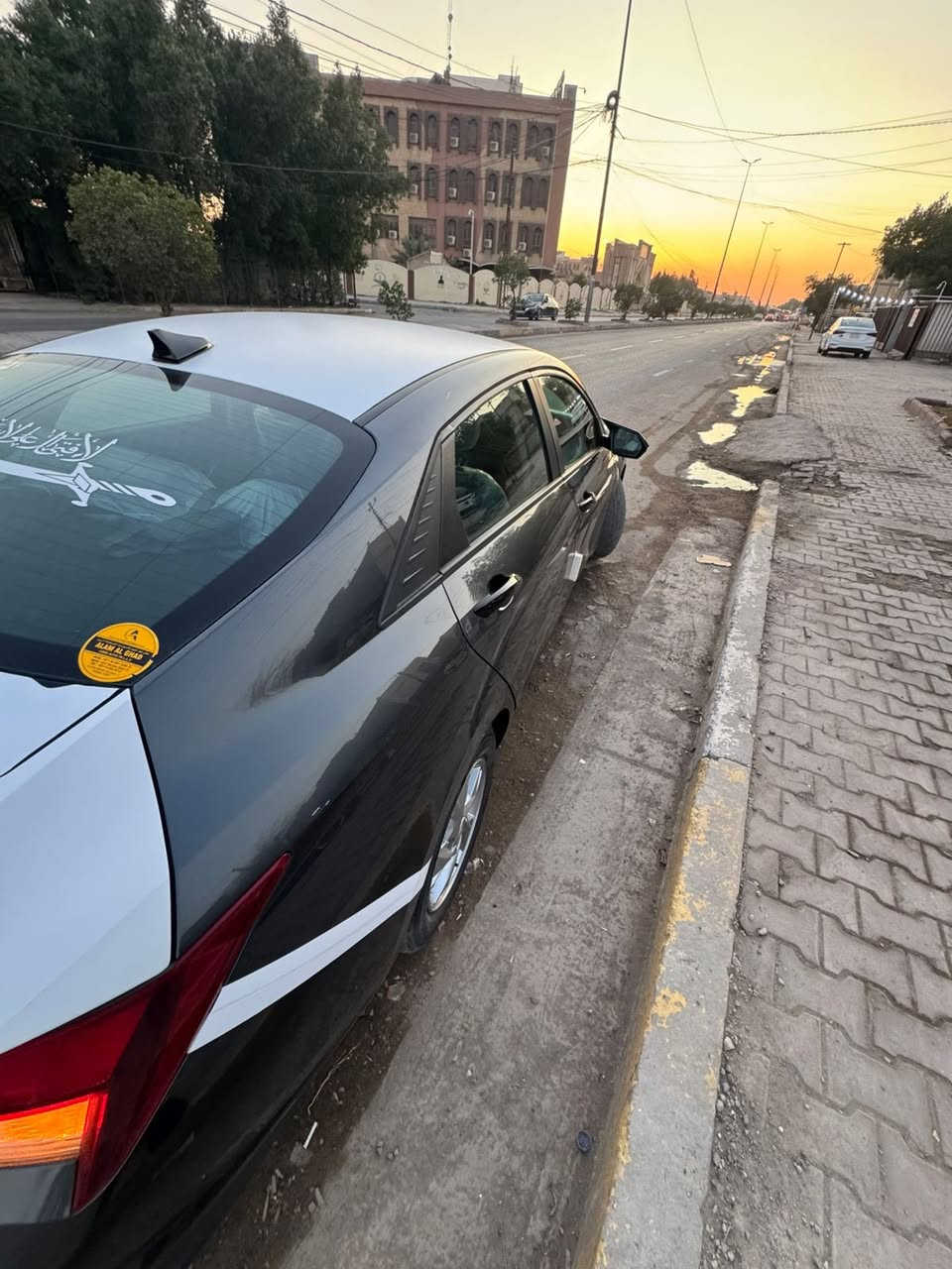 النترا 2023
وارد أمريكي حادثها قطعتين 
سياره ماشيه 48 ألف گليو وليس ميل 
لون رمادي شذري السياره نص فول شاشه كاربلي حساسات 2000 مكينه دوش كير at بلاد المرغوب وهاي صوره حادثها رقم بغداد بسمي تحويل مكانها بغداد الشعب 
للاستفسار 
*********** 
سعرها 165 ورقه وبيها مجال للشراي .
