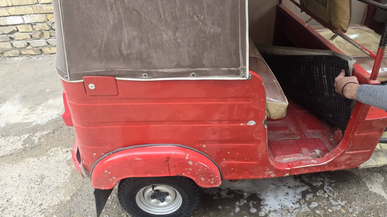 السلام عليكم تكتك 2018بشهر 12ب 26
مكينه مكفوله عامه  تكتك مصبوغه صباغ عام  تكتك مرقمه عربي تحويل ثاني يوم 
ماعده ضربه بلغد مامصبوغه وجسر ملوحم 
مكان بغداد الشعب 
وهذه رقم  ***********
سعره 5ونص 
ماجاوب خاص
