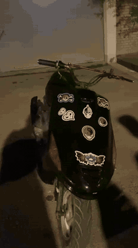 سلام عليكم. 
دراجةة فراشةة نثيةة 
محرك 140
حربيةة. كزوز رياضي FM
كهربائيات كاملاه. 
كفرات كاملاا دراجةة مفتوحةة كلجات بالةة دراجةة نضيفةة وحلوةة. 
نقصهاا باتري ودكم. 
مكاني البصرة القبلة. السعر 250قفل مرواس بشحن شعندك نزل.
  رقمي ***********.
رقمي الثاني ***********.
