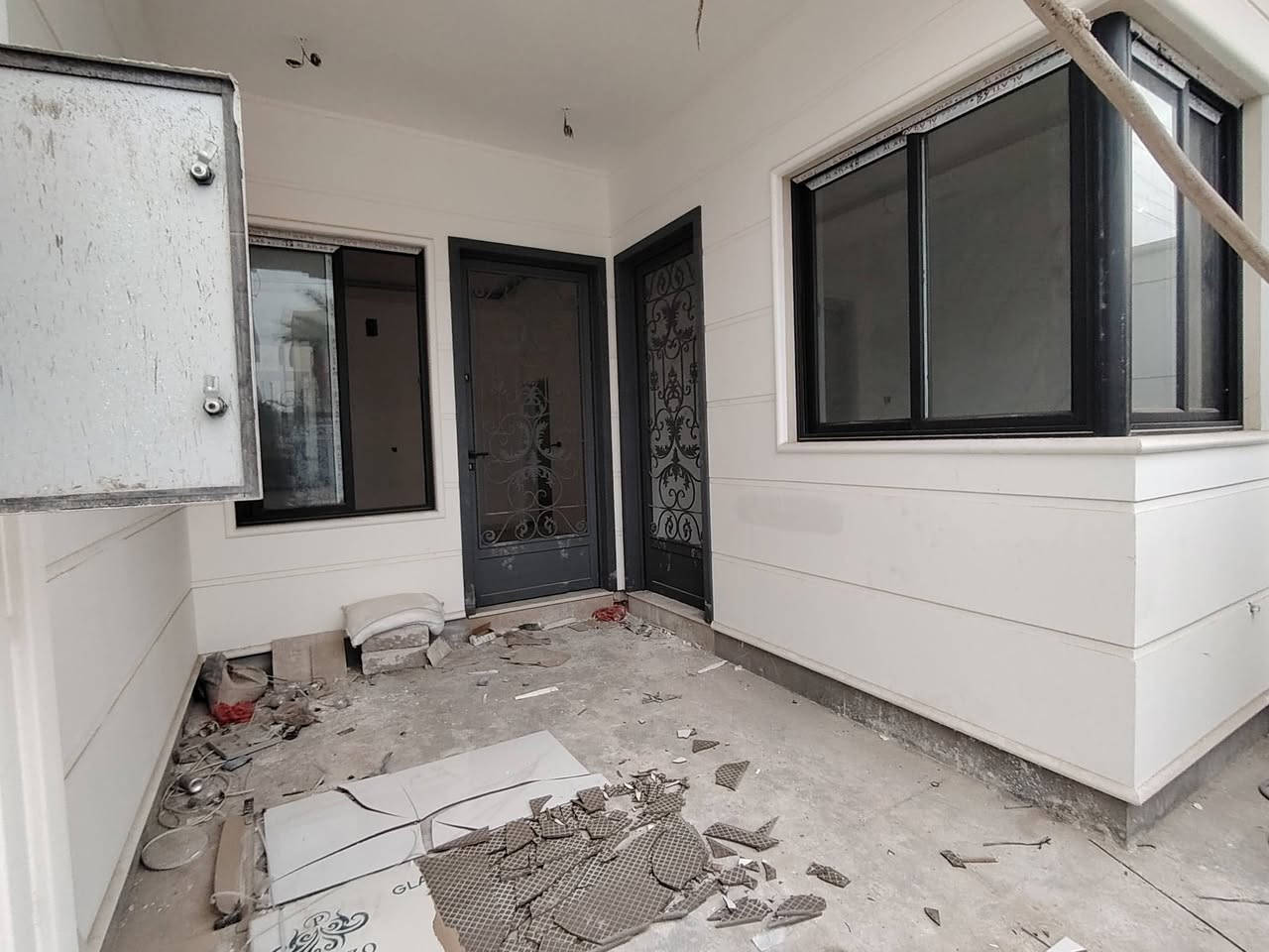 ٣ دور للبيع (سكني) 
كود العقار/296

🔴تسليم عالمفتاح

▪️المنطقة:  حي المثنى 
▪️المساحة :102م
▪️ الواجهة: 6
🔴دور زيرو جديد 👌

🔴يتكون من:٤غرف+حمام++استقبال+ هول+مطبخ

🔴السعر : يرجى المراسلة على الخاص 
-------

◀ لمعرفة التفاصيل ومشاهدة صور العقار اشترك بقناة التليجرام

https://t.me/beban_iq

◀ للتواصل معنا على الواتساب 📩

https://wa.me/9647769534564  

#بيبان #منصتك_للعقار


**إذا كنت صاحب هذا الإعلان وتريد حذفه لأي سبب، رجاءا أرسل رسالة إلى الدعم الفني**