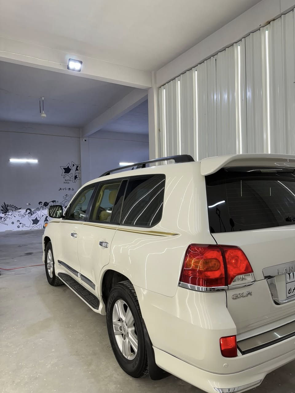 تويوتا لندكروزر ٢٠١٥ gx.r   ماشي 300 الف گير محرك كل بشرط ما بيها اي شي  و رقم سنوي كل جديد ***********
