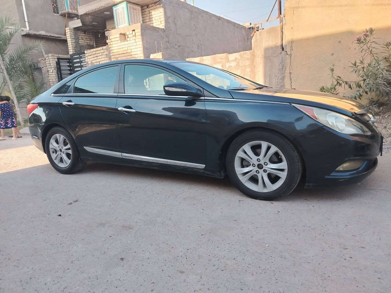 السلام عليكم سوناتا موديل 2011 وارد أمريكي حادثها الجاملغ الأمامي الايسر بدون دواخل محرك 2400 محرك وكير انضاف جدا السياره فول مواصفات واحد عله واحد بصمه تشغيل وبصمه أبواب وبصمه جنطه وفتحه سقف  تخم تاير صدر جديد كشن كهرباء كشنات تدفئه وتبريد اشاير بل مري تبريد شغال قطعتين تبريد منضومه تبريد جديده تبريد بيانو تحكم استيرن جهتين كشنات جلد نضام ايكو ومانع انزلاق  رقم بغداد دولي بسمي سنويه جديده هزه جديده بيها قطع صبغ ابيع حزام السياره جديده ما بيها اي نقص السعر 92وبيها مجال مكان السياره بغداد للاستفسار الاتصال على الرقم *********** ///***********
