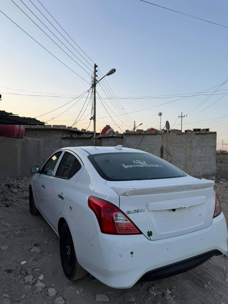 السلام عليكم
نيسان سني 2024هندي بليته زركه مراوس بكامري دبي 
سياره بيها بارد بخشم الجاملغ الامامي الايمن والايسر وبيها باب صدر والجاملغ مقسمات 
العنوان البصرة 
***********
