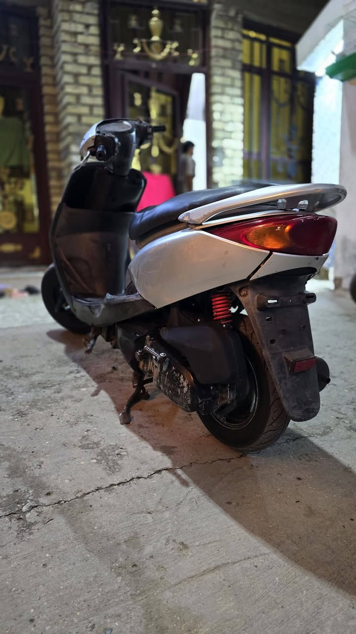 السلام عليكم دراجه فريز للبيع كفراتها نظيفه  العنوان مدينه الصدر والسعر 500 وبيها مجال (***********)
