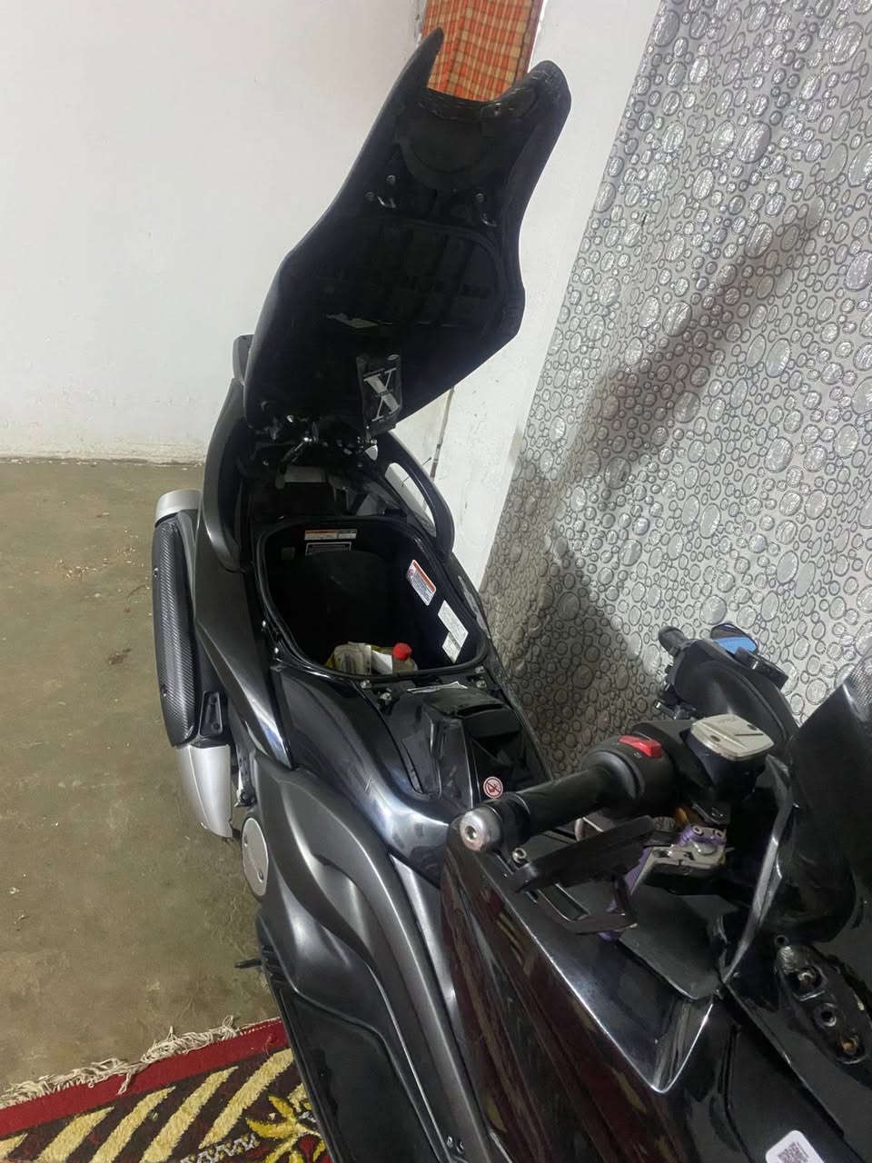 يا الله السلام عليكم تي ماكس2011 دراجة مكفولة كفالة عامة من الزلغ ماشية17 الف حقيقي الدراجة ما طالعة شهرين من البيت مغطيهة وعايفهة ليل شارعنة محفور   الدراجة برغي مال ملعوب بيهة كلة على البلادي نازلة من ماهر الكناني مكاني بغداد الحيسنية الرقم ***********
