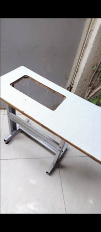 ميز مكينه • نظيف • قابل تفاوض