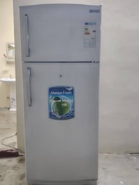 عندي الثلاجه للبيع وضع شركه شغال بضمان رقم الهاتفالهاتف07712593042