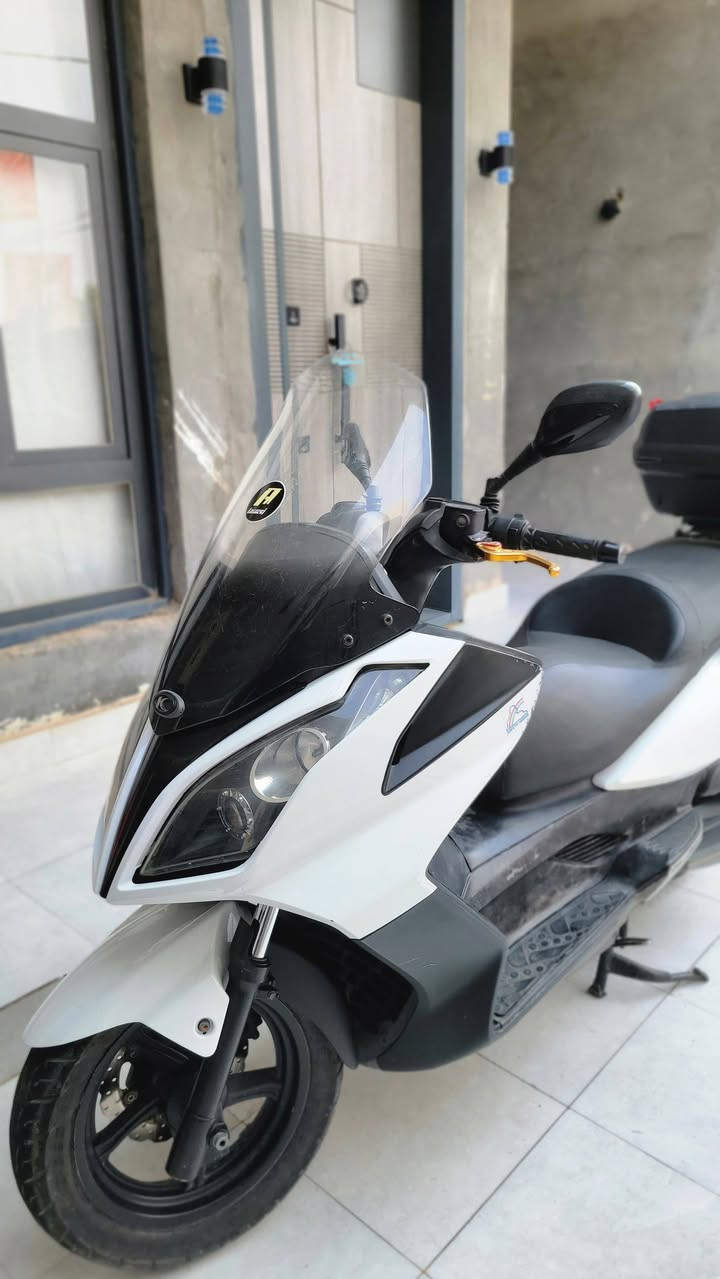 دراجه نضافه 100 بل 100 مناقصه اي شي مكينه 300 للبيع مكانه واسط صويره سعر ملون و300 رقم صاحبه ***********
