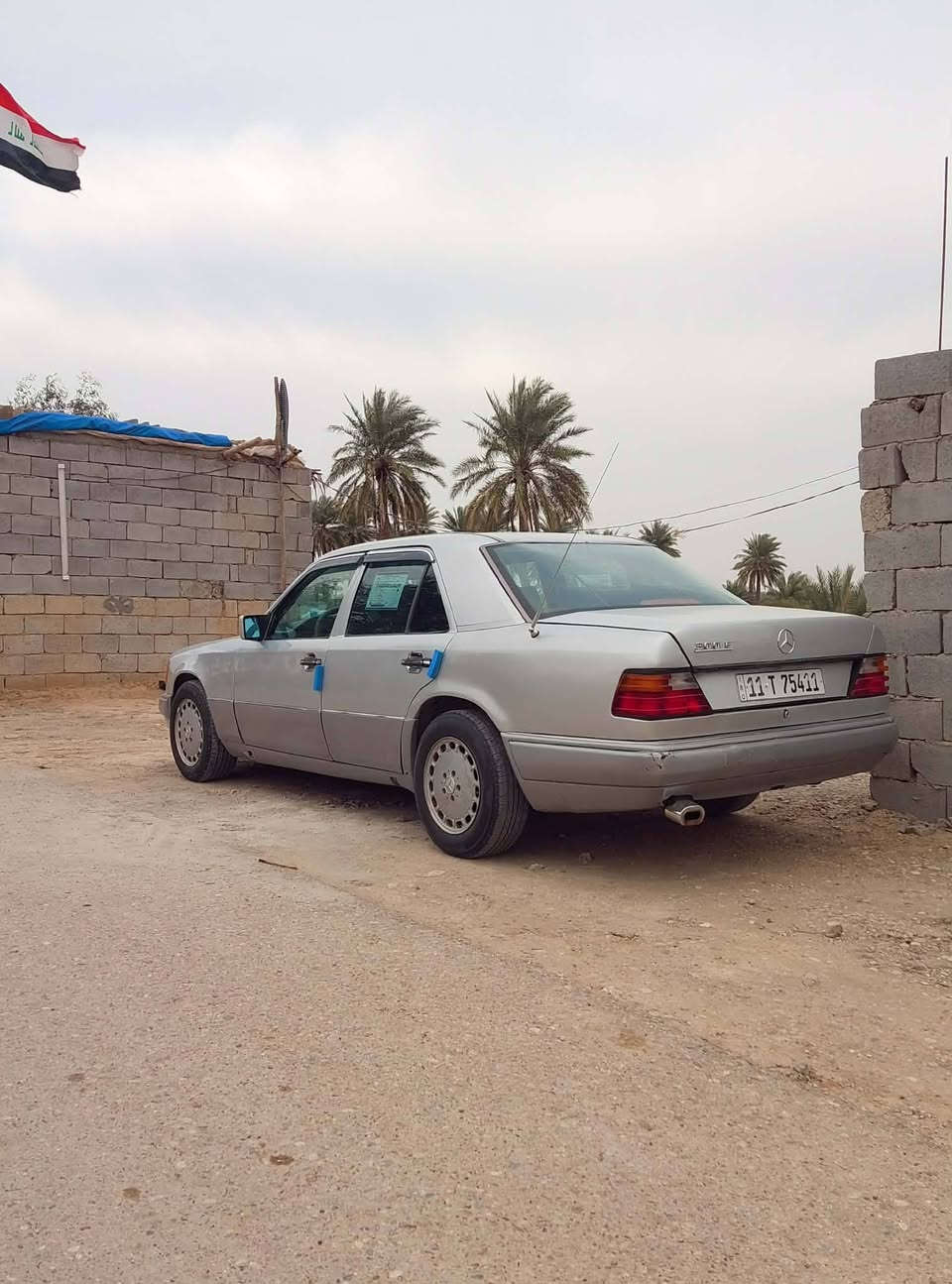 مرسدس دب موديل 88
مكينه بطه 2ونص كفاله مكينه وكير 
كهرباء كلهه شغاله دشبول اناره داخل 
منضومت زنون ابيض ثلجي
ساستم صوت مضخم صوت
شاشاه  تاب غرفه جديده 
جام امامي كهرباء وره جوبي تخم تاير جديد سياره جاهزاء من كلشي 
نقص بس تبريد سعر 53
بيها مجال.  العنوان المقداديه شهربان


**إذا كنت صاحب هذا الإعلان وتريد حذفه لأي سبب، رجاءا أرسل رسالة إلى الدعم الفني**