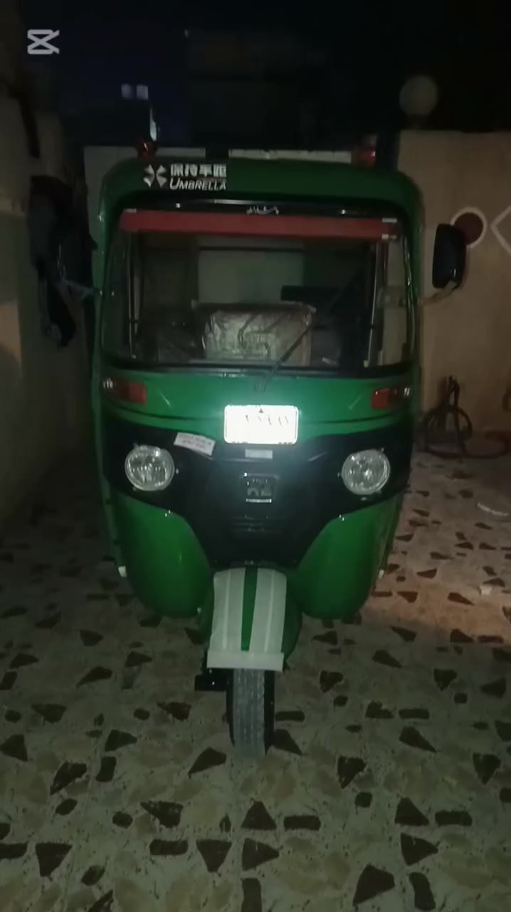 سلام عليكم شباب تكتك 22 شهر 10. سعر 9200و بيه مجال قليل 🧿☘️ المكان كربلاء المقدسة  بشارع طارق لخيكاني قرب المحطة مال البانزين ارض كربلاء رقم الهاتف ***********
