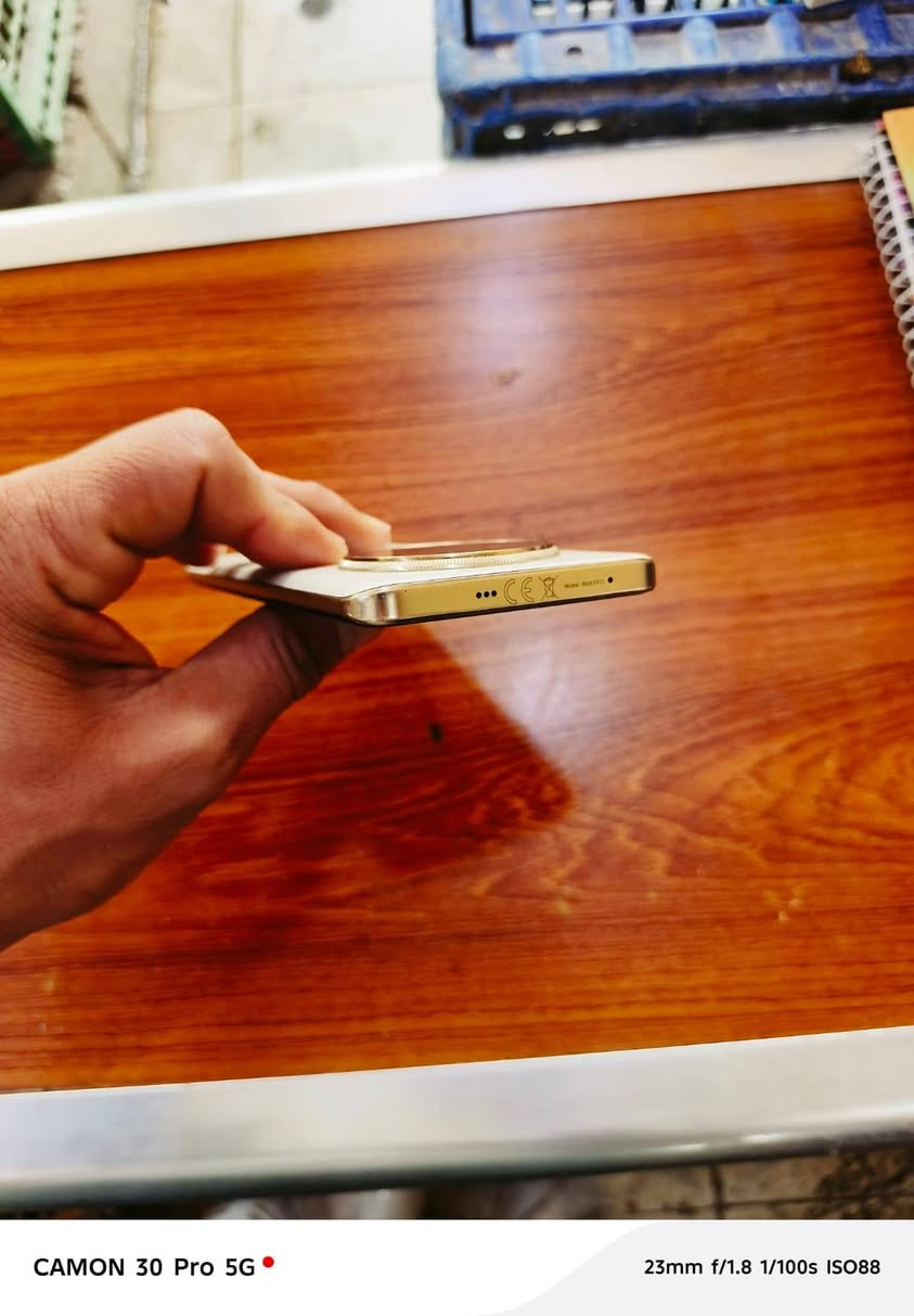 للبيع ريلمي 13برو بلاص 5G
ذاكره 512
 نضافته 95. بلميه اخو الجديد
زووم 120 X. دقه الكامره نضام سوني 
بطاريته 5200
كامل ملحقاته
السعر 350. وبي مجال كلش كلش بسيط
المكان بصره حيانيه
***********
