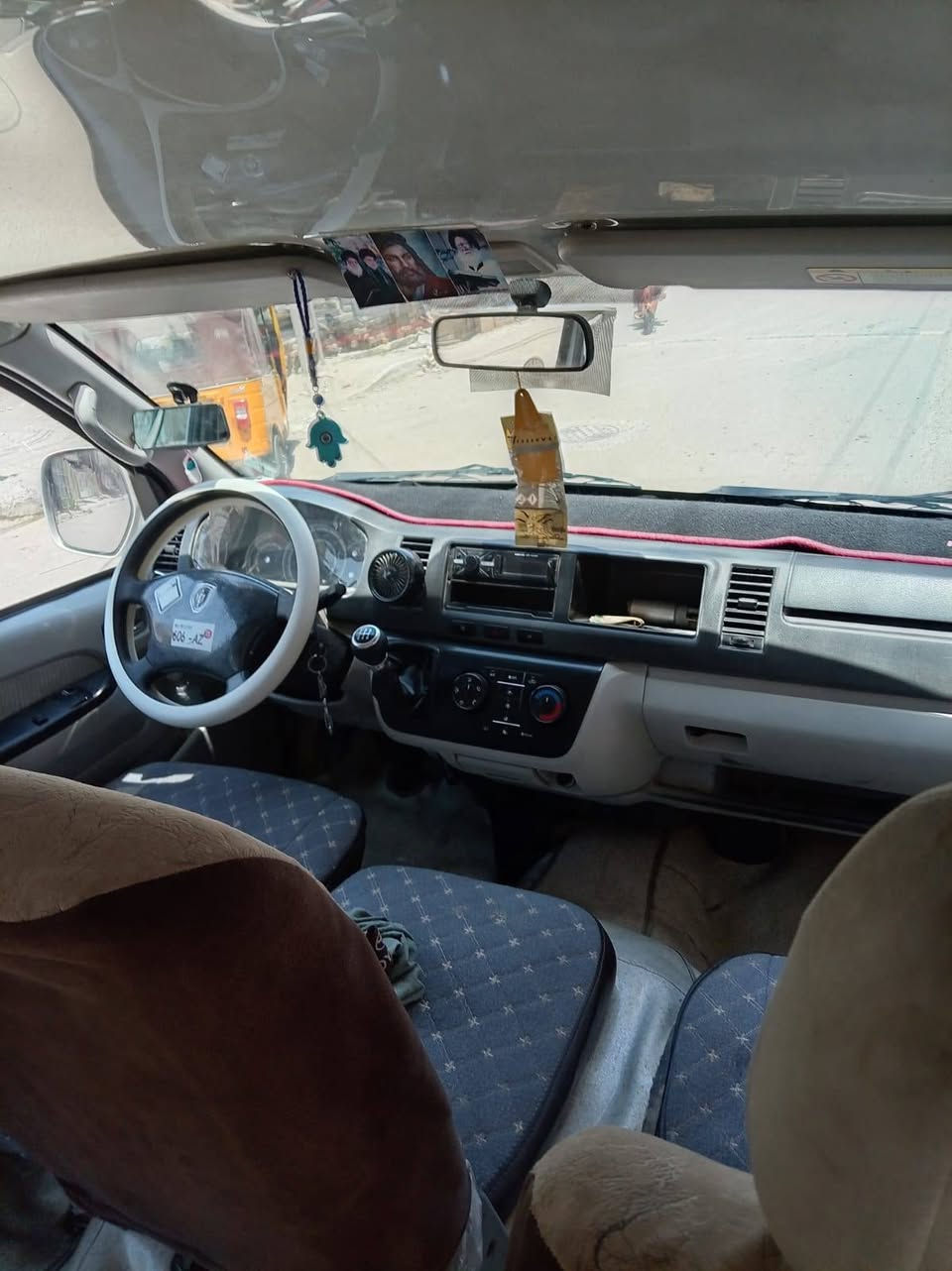 سلام عليكم
جنبي 2020 داخل ابيض 
جاهزه من كلشي 
رقم بغداد 
بيه طخه باب صدر 
مكاني بلديات سعر 185 
***********
