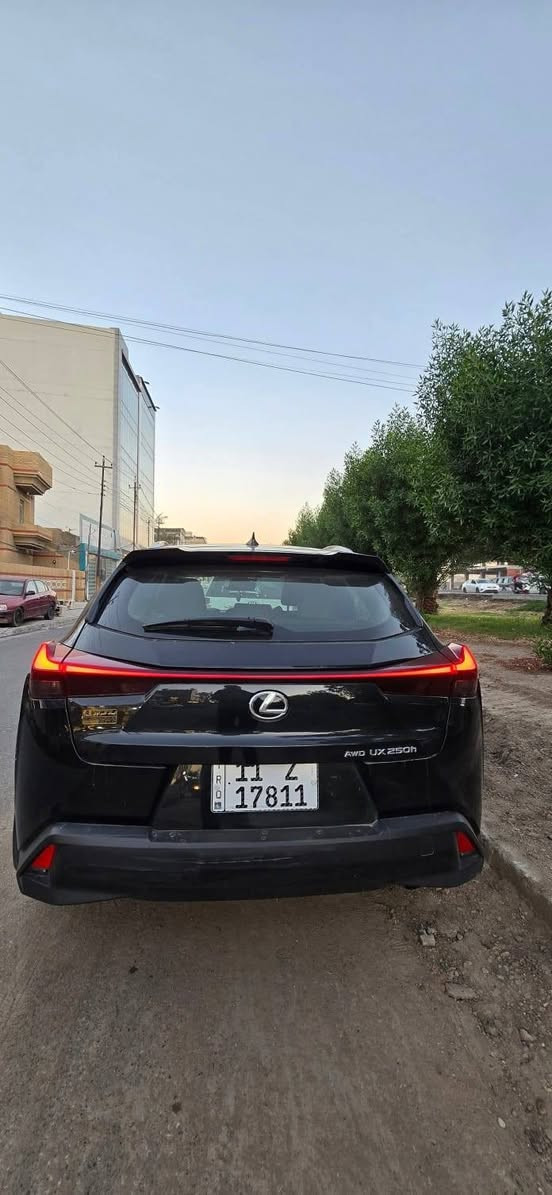لكزز_للبيع
• موديل: 2023

 •  النوع: UX250h هايبرد

 • المسافة المقطوعة: 20 الف

 حادث  صبغ بنيد فقط وصبغ على حافة الجاملغ بدون تبديل بدون إرباك 

 • حجم المحرك: 4 سلندر 2.0L هايبرد

 • مفتاح التشغيل: بصمة

 • فتحة سقف

 • حساسات أمامية

 • حساسات خلفية 

 • لايت زينون + LED

 • بك لايت LED متصل

 •  حساسات تايرات

 •  إشارات في المرايا الجانبية

 • هاند بريك كهرباء

 • نظام ABS

 • دشبول شاشة ديجيتال

 • تحكم كامل من الستيرن

 • مقاعد جلد

 • المقاعد الأمامية كهربائية

 • تبريد قطعتين

 • نظام مانع الانزلاق

💵 السعر المطلوب  21.200 وبيها مجال بسيط

 بغداد حي الجامعة ***********
