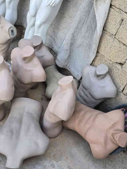 ملكانات ابيعهن كلهن مال تعزيله ب١٥٠ الف ١٢ قطعة 
عنوان ديالى الخالص 
***********
الشراي يتصل لو يراسلني واتساب
