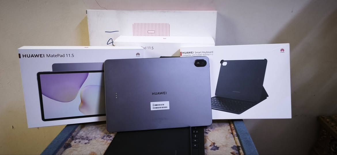 HUAWEI MatePad 11.5 PaperMatte
تابلت هواوي ميت باد 11.5” بيبرميت ( النسخة الورقية ) الجديد ( 256 / 8 جيجا )  اغراضه الاصلية 

Huawei mate pad 11.5
 + كيبورد  هواوي 

 الشاشة / 11.5 بوصة - 120 هرتز 

 غير قابلة للخدش -  معدومة الانعكاسات  للإضائة الخارجية 

 الذاكرة الداخلية / 256 جيجابايت

 الرام / 8 جيجابايت

 الكاميرا / 13 ميجابكسل +فلاش 

 البطارية والشحن السريع

العنوان / بغداد مستشفى الشعب او الشماعية 

للاستفسار خاص او على الرقم *********** و الافضل خاص

سبب البيع عندي مريض و محتاج فلوس ضروري 

السعر 330 الف مع الهدايا
