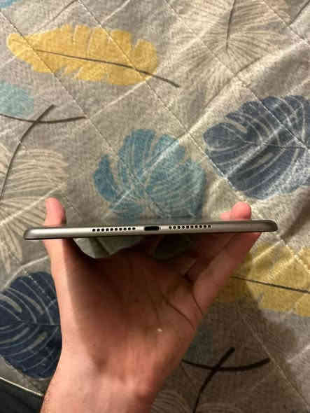 ايباد مني 5
البطاريه 🔋%90 

للبيع ذاكرة 64 

متوفر توصيل 🚕 داخل بغداد 

ملاحضه؟؟؟؟؟؟؟
الايباد مكفول واذا برغي مفتوح منه تخذه بلاش

 السعر   240🔒

للتواصل  ***********

مكاني _ بغداد _ الزعفرانيه
