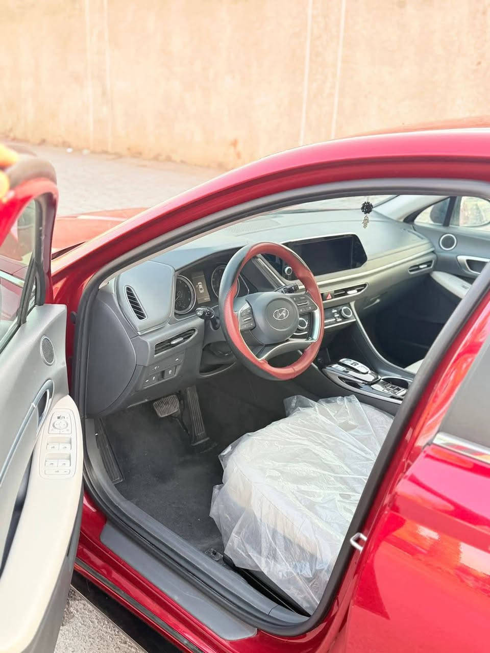 سوناتا سبورت 2023
رقم بغداد بسمي تسجيل جديد حره 
محرك 2500 تنفس طبيعي المرغوب
مواصفات/تشغيل عن بعود، رادار جوانب، تحديد مسار، رادار أمامي، توقيف ذاتي، ترحيب، شاشة تبريد، هيترات مقاعد
وبعد بيه هواي مواصفات
الحادث/ باب خلفي وقليل من الباب الأمامي و السونار وصور الحادث في المنشور 
بدون ايرباك وبدون ضرر داخلي 
للبيع  أو مراوس حسب القناعة
موبايل ***********
للجادين فقط النجف, العراق
