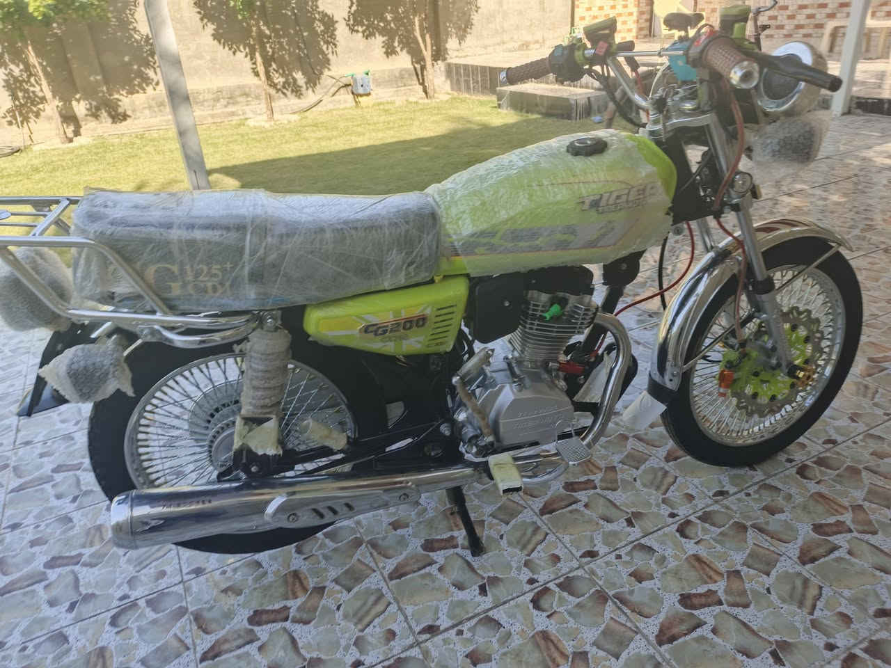 ---
سلا عليكم تايكر 2025 طالعه 26 🏍️*  
*من مجمع السلامي - زيرو وكالة* أوراق كامله 

*- التجهيزات والرفاهية*
- *شاشة ديجيتال الالكتروني*: عدادات كاملة + يبين الغيار + عداد بانزين
- *نظام MP3*: مسجل بلوتوث + USB + AUX، تشغيل من الموبايل
- *العنابير*: إشارات LED أمامي + خلفي، شكل سبورت
- *الفانوس*: LED أبيض قوي + لايت نهاري DRL
- *اليدات*: كروم مطعّم، مسكة مريحة. السعر مناسب اتصل بيك خير دلل *********** مكان حله محاويل
