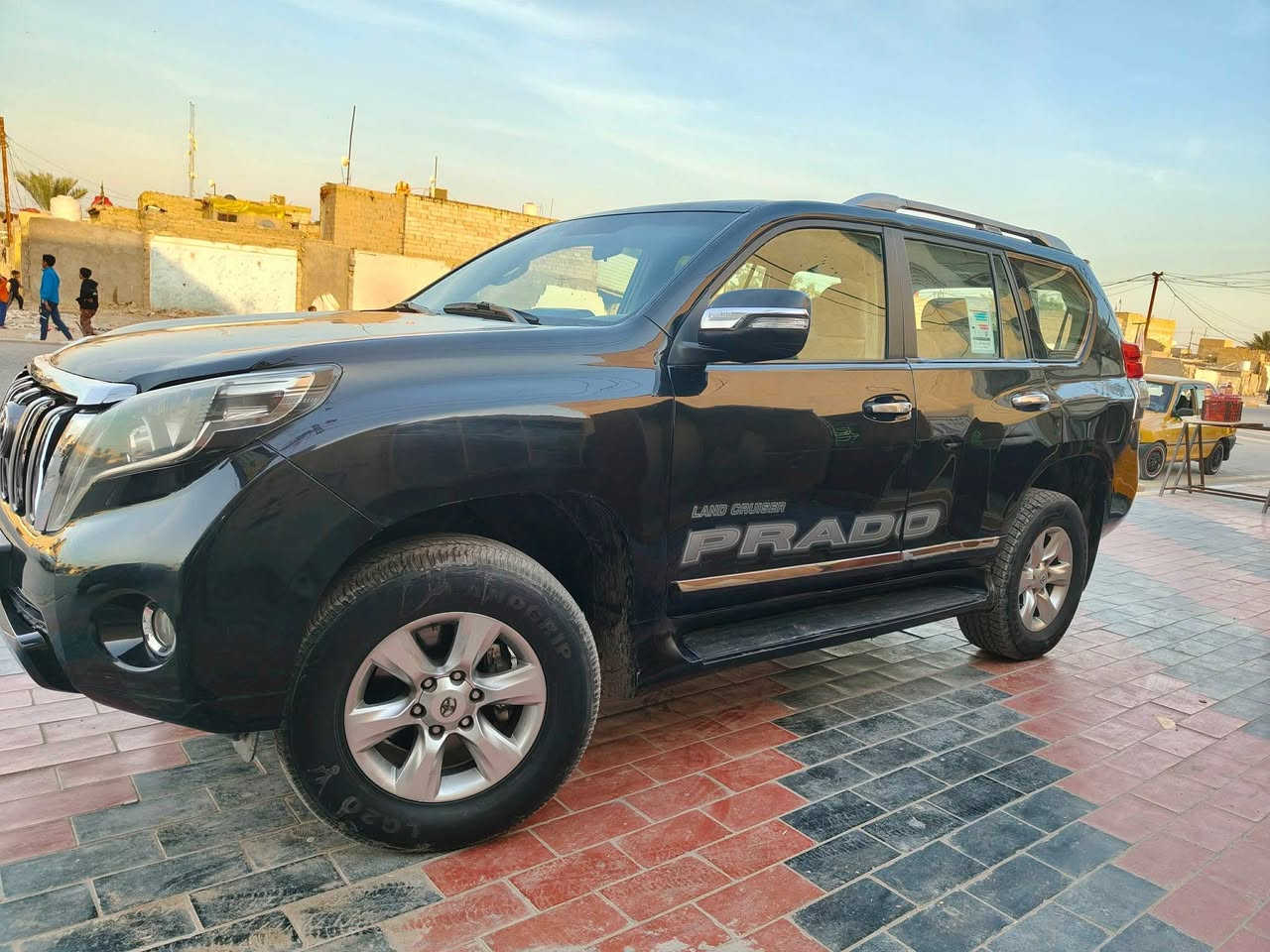 السلام عليكم
للبيع برادو 2010
محرك 4 سلندر 
بيها صبغ صفحه 
كفاله من الكلبه والكص
لغود شواصي كله بشرط
السياره جاهزه
السعر 180 وبيها مجال

‭٠٧٧١ ٧٠٦ ٥٩٣٢‬
