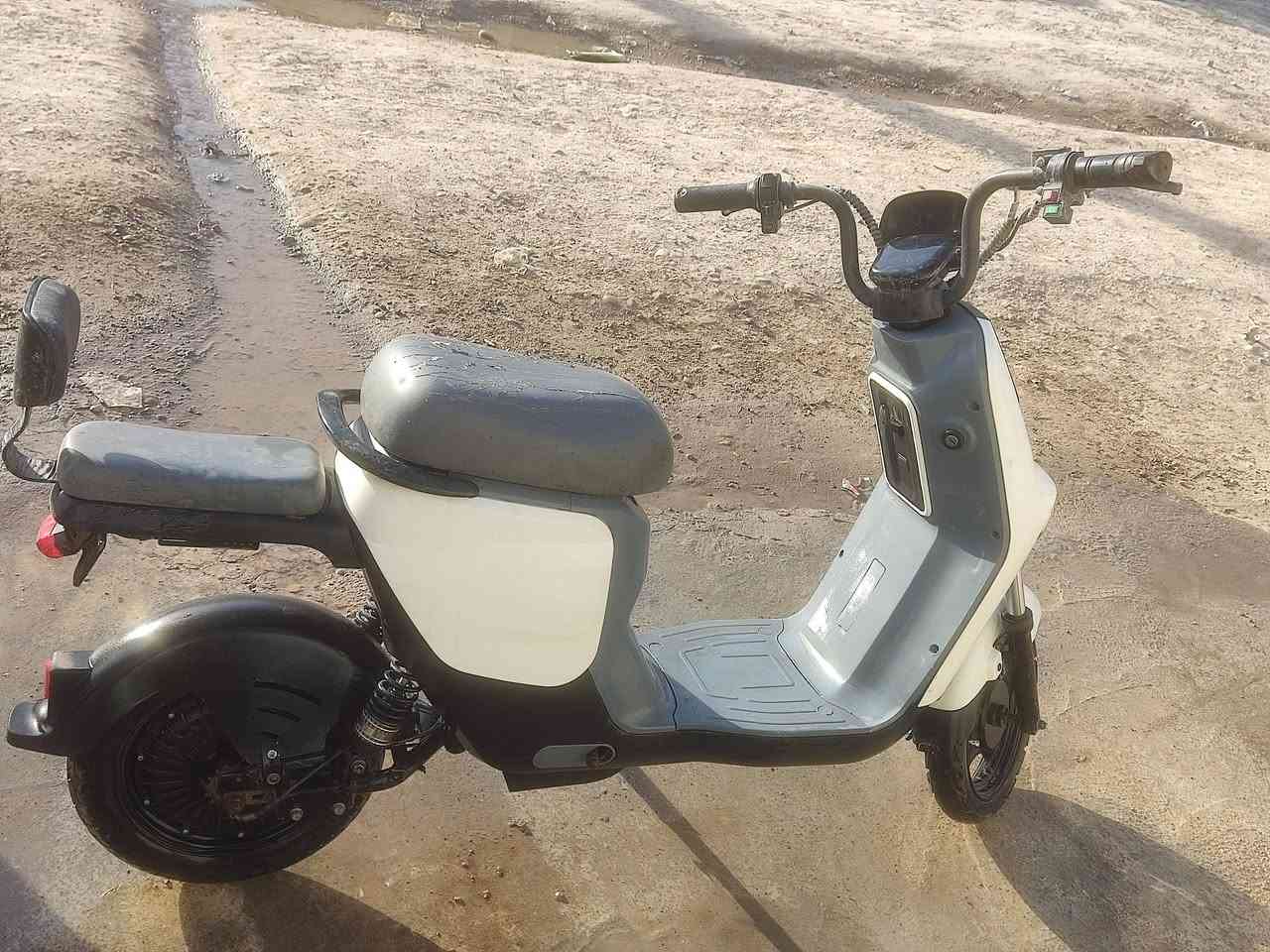 السلام عليكم ماطور شحن للبيع بطارياته تقره 10 ونص سويج وبصمه كهربائياته شغاله السعر 175وبي مجال الشراي يتصل وبي خير يدلل ***********
