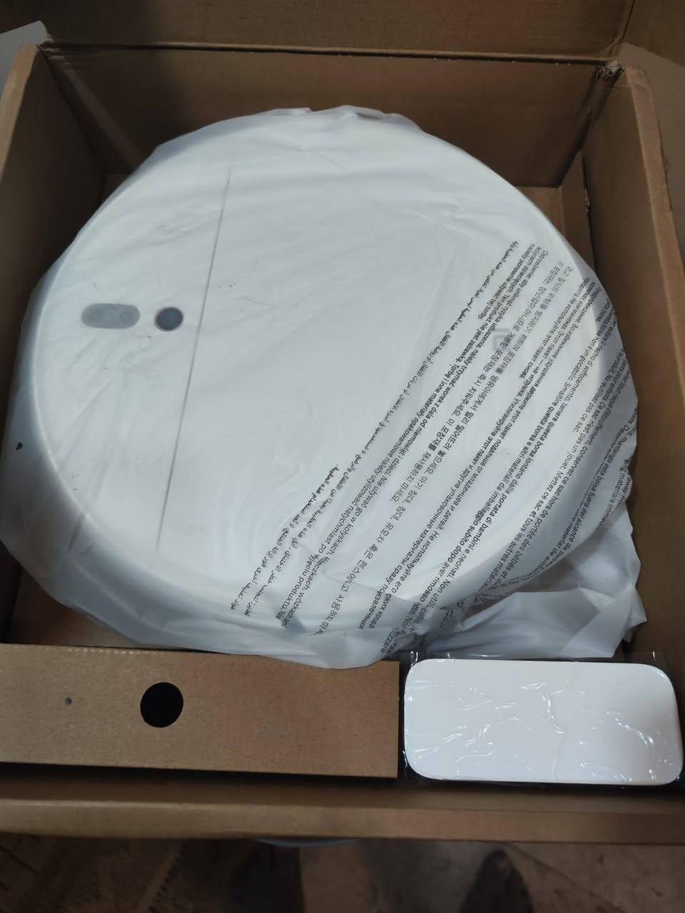 وصول وجبة من مكانس الروبوت جديد غير مستعمل يعني مو بالة جدييييد المعلومات اسفل الصور. اقرا الموصفات جيدا اخذ سكرين وتعال خاص ويجيك السعر 
ضمان حقيقي وخدمات مابعد البيع 
للحجز والاستفسار مراسلتنا على وتساب ***********
او زيارة موقعنا الحلة حي الصحة شارع الجزرة
