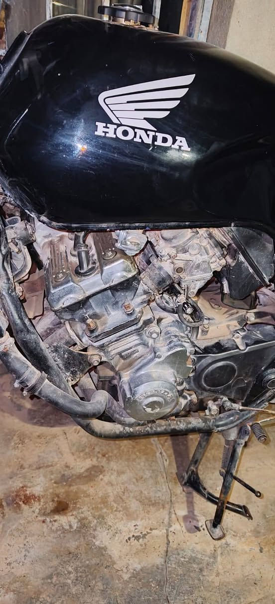 ماطور بطح مراوس او بيع هونده cb r 400 الماطور صار شهرين مامشغله  منفيس كامل ابيع هيج يحتاج باتري


**إذا كنت صاحب هذا الإعلان وتريد حذفه لأي سبب، رجاءا أرسل رسالة إلى الدعم الفني**