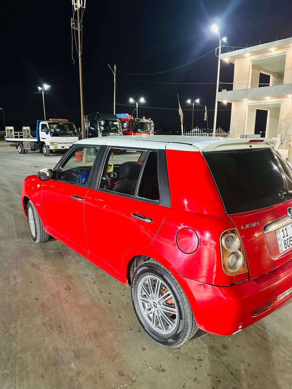 سلام عليكم
ليفان 320 موديل 2012 مكفوله من صبغ وضربه وتبديل 

بيه طخه بلجاملغ الخلفي صغيره مبينه بصوره 

كير مكينه تبريد كله مكفول سياره نظيفه مابيه نقص 

باسمي مكانه حله النيل 

45$ ورقه وبيه مجال بسيط 

***********
