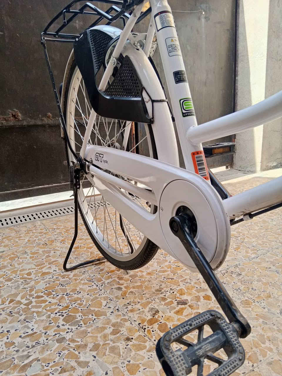 سلام عليكم بايسكل بناتي حجم26 البايسكل نضيف كلش رايده 110اوبي مجال مكاني بغداد الشعب رقم***********
