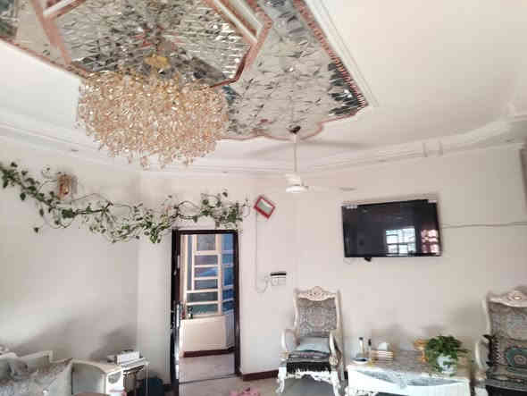 بيت في شارع فلسطين قرب مصرف فلسطين العقاري 
المساحه 120 م
والواجه 7 متر وربع.... السعر حتى لا تسال وتتعب 650 مليون 
بناء 2011 الطابق الأول صاله كبيره هول داخلي غرفة نوم كبيره صحيات مطبخ ثلاث مناور منور على الصاله منور على غرفة النوم منور على الهول الداخلي.....
الطابق الثاني 3 غرف نوم مجموع الغرف بالبيت 4 مع صحيات في الطابق الثاني
الطابق الثالث بيتونه و سطح عدد ٢
الارضيه مرمر الطابق الأول والطابق الثاني الدرج كرانيت
للمعلومات
*********** واتساب 
***********
ابو ديانه
