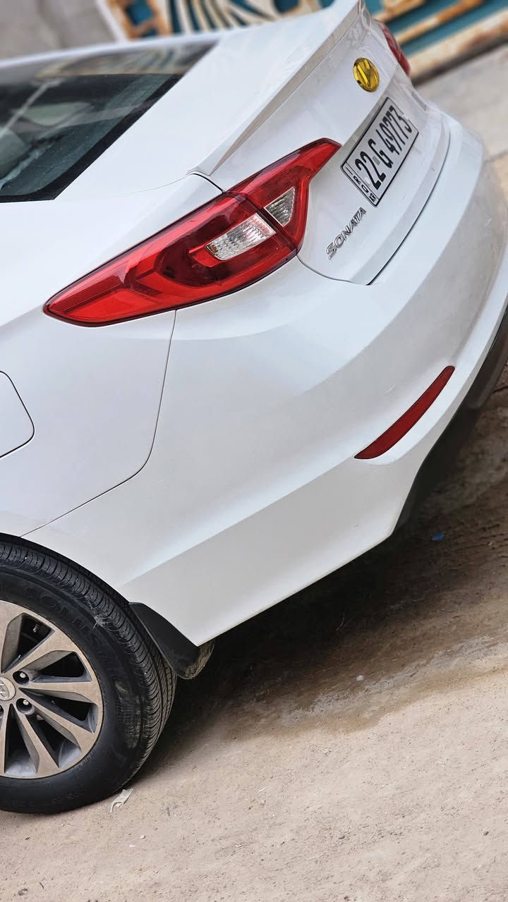 السلام عليكم.. سوناتا 2017 وارد أمريكي للبيع
 نظيفة وجاهزة بمعنى الكلمه حادث أمريكا بنيد فقط .. وهنا صار بيها تكشير كما موضح بالصور لا معجون ولا طخه ولا صبغ فقط كارت

: مكينة وكير بحاله ممتازة وفول
 دواخل نظيفة وجديده
 مانع انزلاق
حداديه
تحكم ستيرن جهتين 
شاشة اعطال 
كاميرا 
2.4
رقم أربيل انكليزي تحويل او وكاله هزه جديده 
سونار مرفق ماشيه 120  
 صورة الحادث مثبتة بالمنشور 
💰 السعر: 120 ورقة وبيه مجال 
مكاني كربلاء طويريج --  ***********
