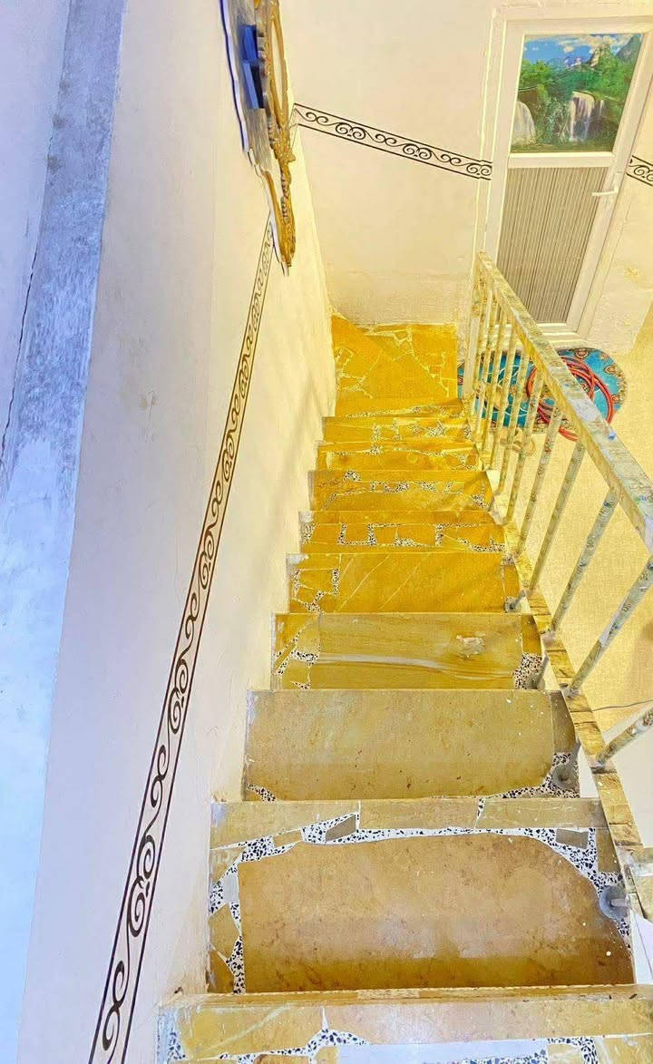 من صاحب البيت

🏡 بيت اللايجار – فرصة حلوة بالنجف  

📍 الموقع: شارع المطار الجديد – قرب أسواق فدك  
📐 المساحة: 58 متر  
 ايجاره فقط 150 الف
✨ موقع مميز وقريب من الخدمات والأسواق  
✨ مناسب للسكن  
يحتوي ع غرفه وصاله ومطبخ وحمام ومكشوفه وسطح


**إذا كنت صاحب هذا الإعلان وتريد حذفه لأي سبب، رجاءا أرسل رسالة إلى الدعم الفني**