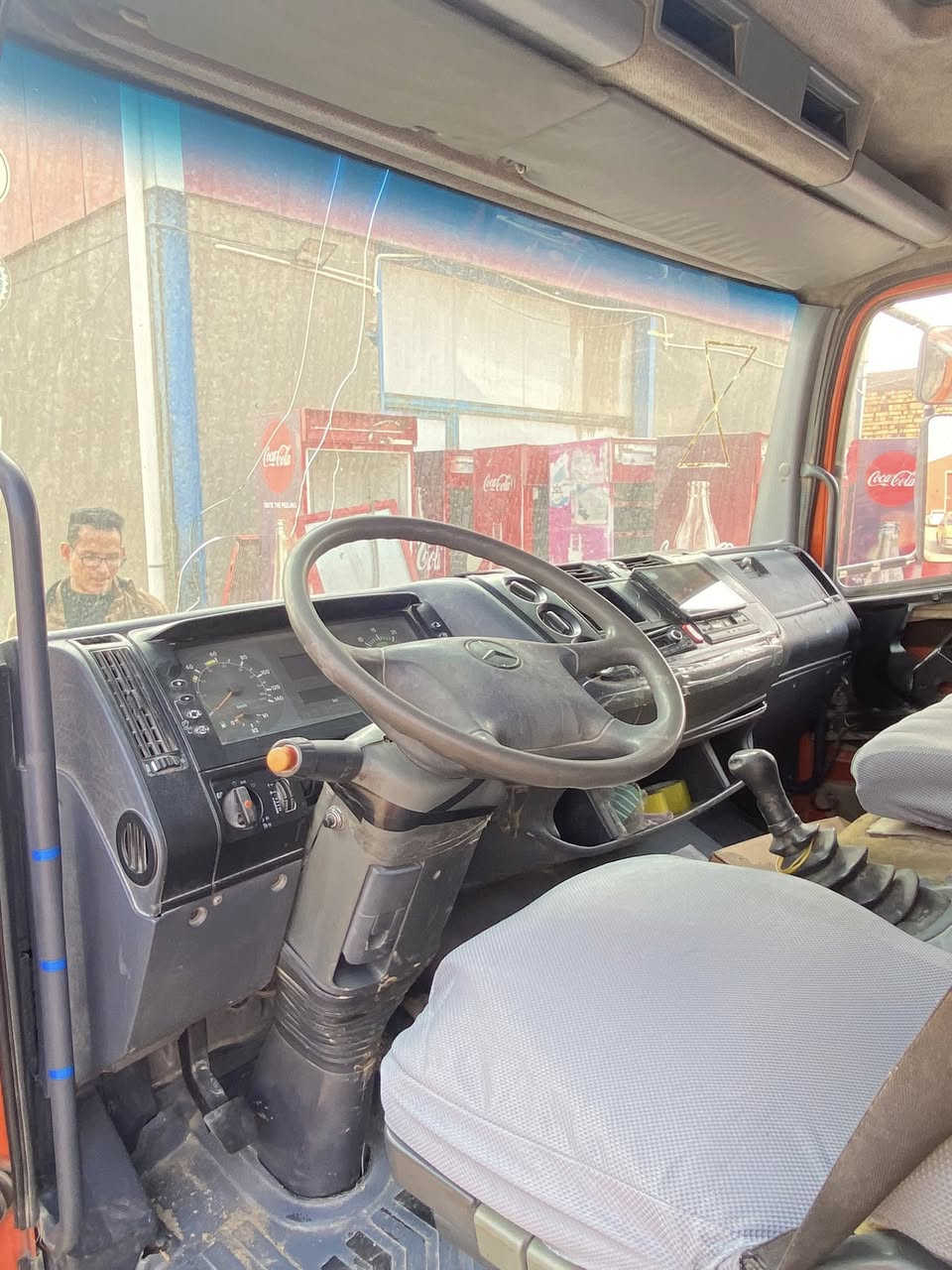 السلام عليكم اتيكو موديل 2001 رقم شمالي 4 سلندر 6 برغي السيارة جاهزه مكينه كير حداد تخم تاير كله جاهز الطول 5 وربع مكان السياره ديوانيه للستفسار اتصل *********** واتساب ***********
