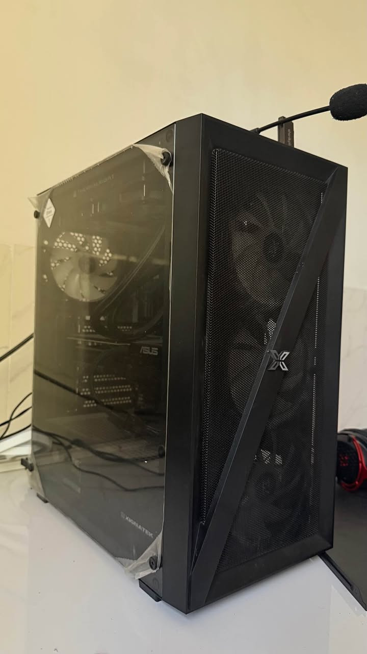 :

🖥️ المكونات:

* كرت الشاشة: NVIDIA GeForce RTX 5070 (نسخة PRIME)

* اللوحة الأم: ASUS ROG STRIX B760-F Gaming WiFi

الرام: T-Force Delta DDR5 سعة 32GB بتردد 6000MHz

* مزود الطاقة (PSU): Cooler Master MWE Gold V2 بقدرة 750w (Fully Modular)

* التبريد: Thermalright Aqua Elite 240 ARGB (تبريد مائي 240mm)
* التخزين: SSD NVMem.2 (نوع hiksemi – 1t)
* الكيس (Case): Xigmatek Blade

سعر الكيس فقط 2 مليون ومئة الف 2100000
مع عاكسة اونلاين مذكورة مواصفاتهه بالصور تجهز خمسه امبير ونص مع هدية باتري 
العاكسه مع الباتري سعرهه فقط 250 الف 
(باتري سيارة 100A)

بيع فقط

متوفر توصيل
� النجف, العراق


**إذا كنت صاحب هذا الإعلان وتريد حذفه لأي سبب، رجاءا أرسل رسالة إلى الدعم الفني**