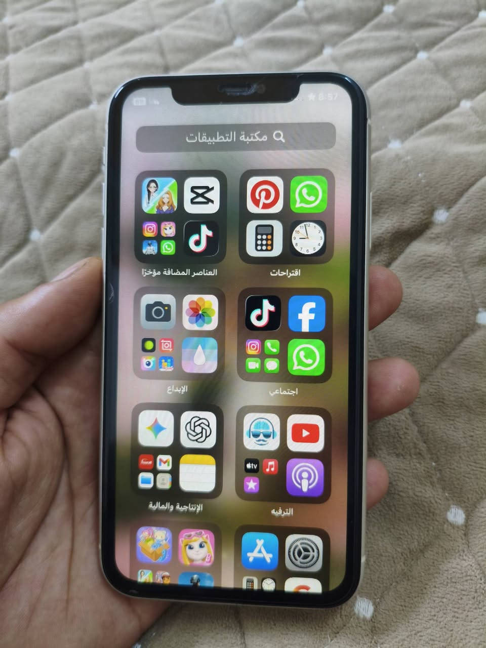 ايفون 11 عادي سعره 200 بي مجال
مبدل بطاريه اصليه 100 ذاكره 128
دبل سيم مو تك ونضافه الشاصي 100%
فقط بي نقاط بيض اسفل بالشاشه هيج مثل الضو
ما مأثره صار اكثر من سنه الشراي يراسلني
او يتصل *********** مكاني حي الانتصار

