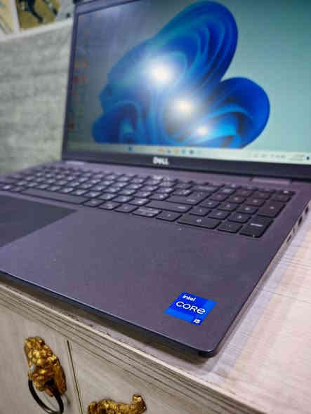 عرض مميز جدا مواصفات مقابل سعر DELL 3520  Ci5جيل الحادي عشر سلم حجم شاشة كبير 15.6 
 السعر ( 330 الف_عراقي)  مناسب للدراسة والبرامج المكتبية والطباعة والتصفح  نظافة عاليه جدا للتواصل *********** يوجد اسعار خاصة للمكاتب توصيل لجميع محافظات العراق 
العنوان بغداد شارع الصناعة مجمع الرياش مكتب اليسر 
……………………
✓ المعالج Core i5-1145G7 
✓ ذاكرة الوصول العشوائي (الرام) 8GB 
✓ التخزين( الهارد) SSD 256GB 
✓ مقاس شاشة 15.6 عاليه 1920x1080 FHD
✓ منفذ HDMI & TYPE C 
✓ كيبورد  عربي انكليزي
…………………………………

