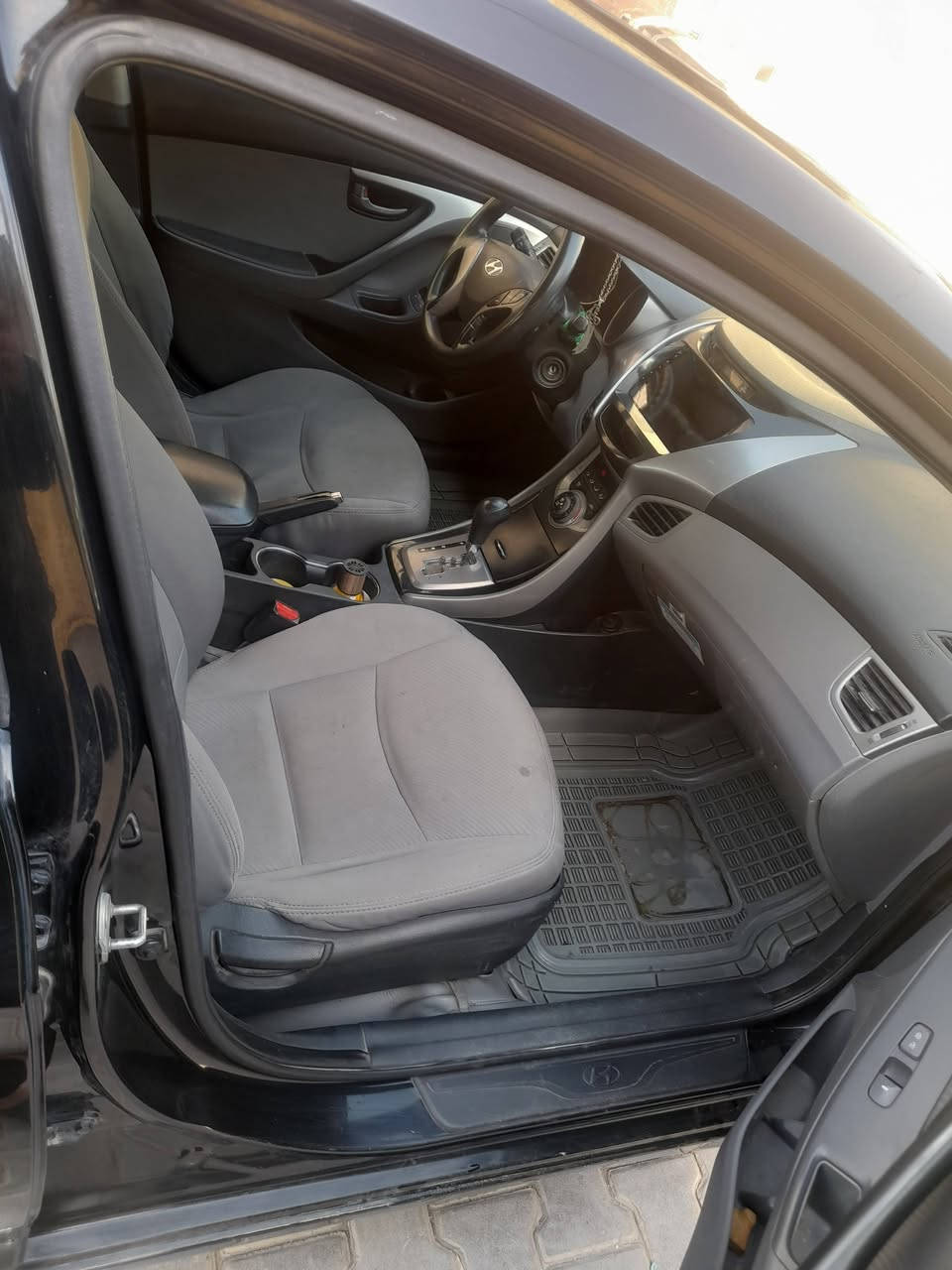 النترا 2013 وارد امريكي  مكينة 1800 دوش 
تبريد 
تدفئة 
نظام EKO 
مكينة كير  حدادية خير من الله 
داخلة كلين  بيها حادث في العراق فقط الجاملغ الامامي والباقي بدون اي قطعة صبغ بيها مكانات بارد 
السعر 110  مكاني بغداد - المحمودية 
للاتصال  *********** اي تفاصيل اخرى موجود واتساب
