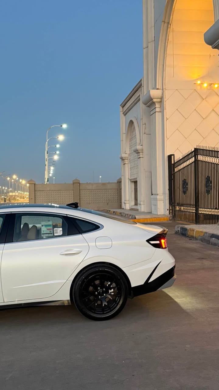 Hyundai Sonata 2024 
هيونداي سوناتا 2024 وكالة الت ساك خليجي اعلى فئة رقم بغداد دولي بأسمي تحويل مباشر 
كفاله عامه عدا ملاحظه بسيطه جوه الppf موضحه بالصور 
محرك 2500 تنفس طبيعي 
مواصفات الخليجي معروفه بنوراما ، تشغيل عن بعد ، بصمه دخول ذكي ، داخل جلد عسلي ، شاشه متصل كار بلي ، كير تعليك 8 نمر ،وباقي المواصفات معروفه 
السياره عليها ppf matt مات سعر 25 ورقه ضمان 10 سنوات + ويـل SRT سعره 9 اوراق + تخم تايرات مشلن اصلي وكاله سعره 10 اوراق ومصروف عليها هواي
السياره على وضع الشركه داخل وخارج وعلى ايد وحده من الشركه ، جاهزه من كلشي على اخر حبايه 
( السعر 230 وبيها مجـال )
السياره متعوب عليها ومتتقارن بالموجودات بالسوك 
رقم هاتف *********** كربلاء, العراق
