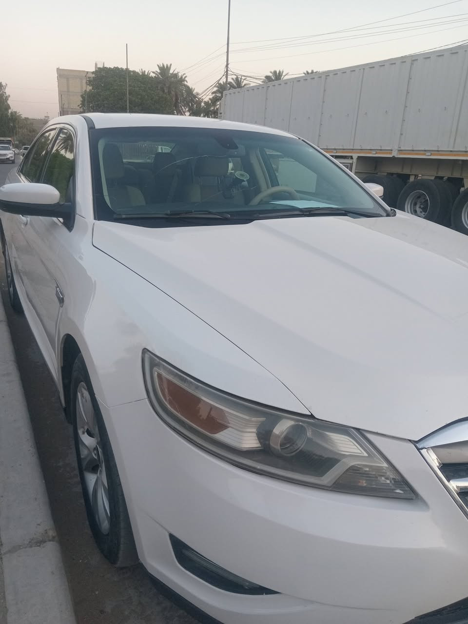 فورد تورس ٢٠١١
***********
رقم اربيل 
سنوية  تنتهي ٢٨
محرك  ٦ سلندر حجم 3.5
كير 
محرك جديد قبل شهر شديته
كهربائيات كلها شغاله
بيها ثلاث قطع صبغ موضح بالسونر ، بنيد مبدل ،قبغ الجنطة صبغ ، والتكمه مجرد رش 
غرفة  نضيفة 
تبريد خير من الله
مري ترحيب ، بلوتوث، حساسات،،كود باب، شفتات
السيارة جاهزة شغل  وطلع محافظات وبشرط تبريد
السعر ٨٨ ورقة
مكان السيارة بغداد قرب جزيرة بغداد السياحية
