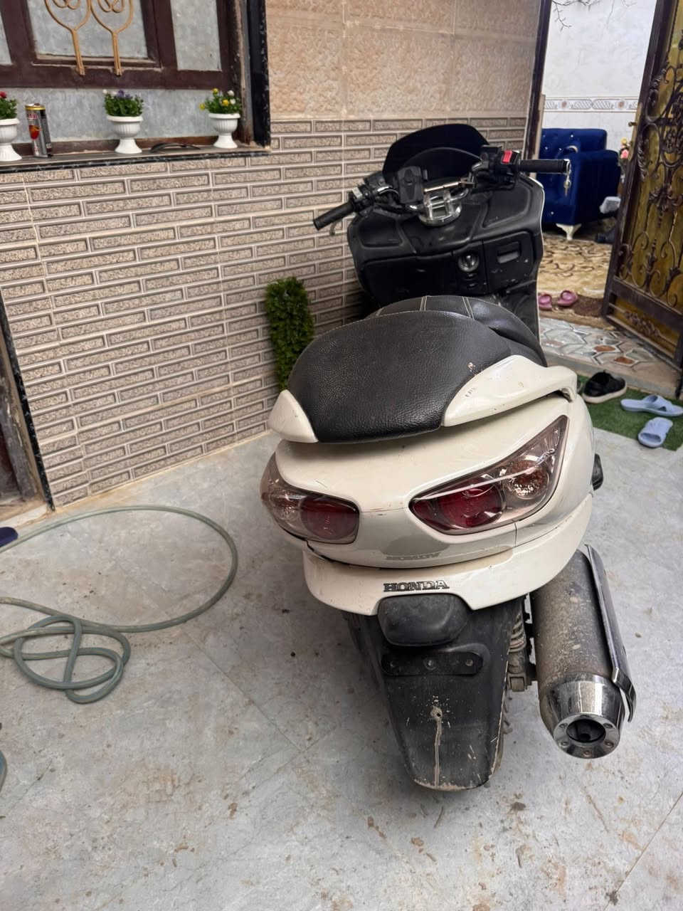 السلام عليكم 
فورزه للبيع السعر ١.٢٠٠
اي نقص مابيها
***********
