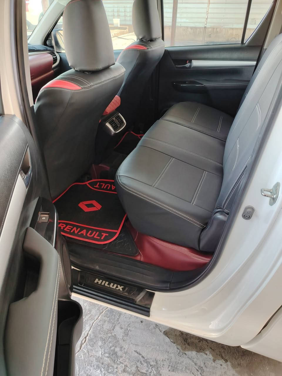 السلام عليكم هايلوكس 2023 مكفوله بسمي ماشيه 40000 الف حقيقي فول مواصفات بصمه كشن تبريد تدفئه كاعيه وكسنات مفروشه جلد شحن واير ليس تخم تاير ما تصرف عليه ربع رقم بغداد سنويه 2028 السياره بحالت الوكاله السعر 288 وبيه مجال بصيط وهاذه رقمي ***********
