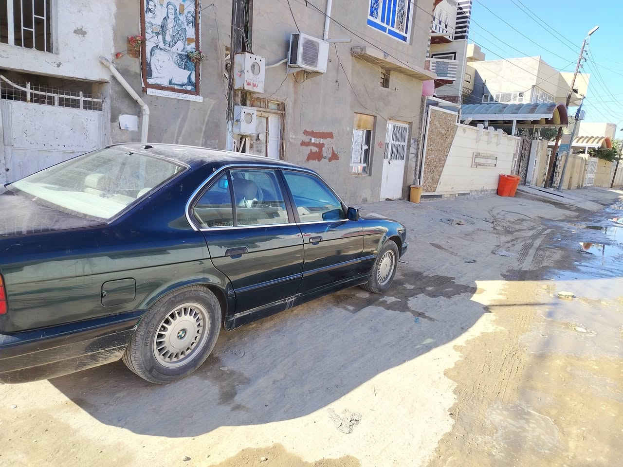 موديل 92 وكاله بسمي سياره جاهزه حداديه مكينه كير تبريد كشنات كهربائيه غرفتها حلوه***********
