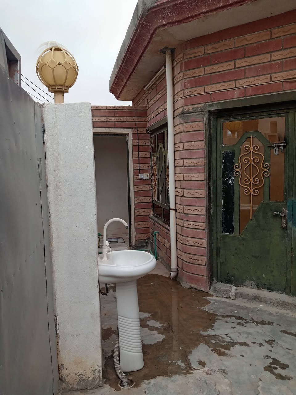 بيت في مستودع سند 25مقمدمين معامله طابو  في البلديه
المساحه 130
يحتوي البيت على استقبال مطبخ وغرفة نوم وهول وحمام داخلي وممشه خلف البيت
سعر 25وبي مجال
للتواصل الاتصال على الرقم ***********
