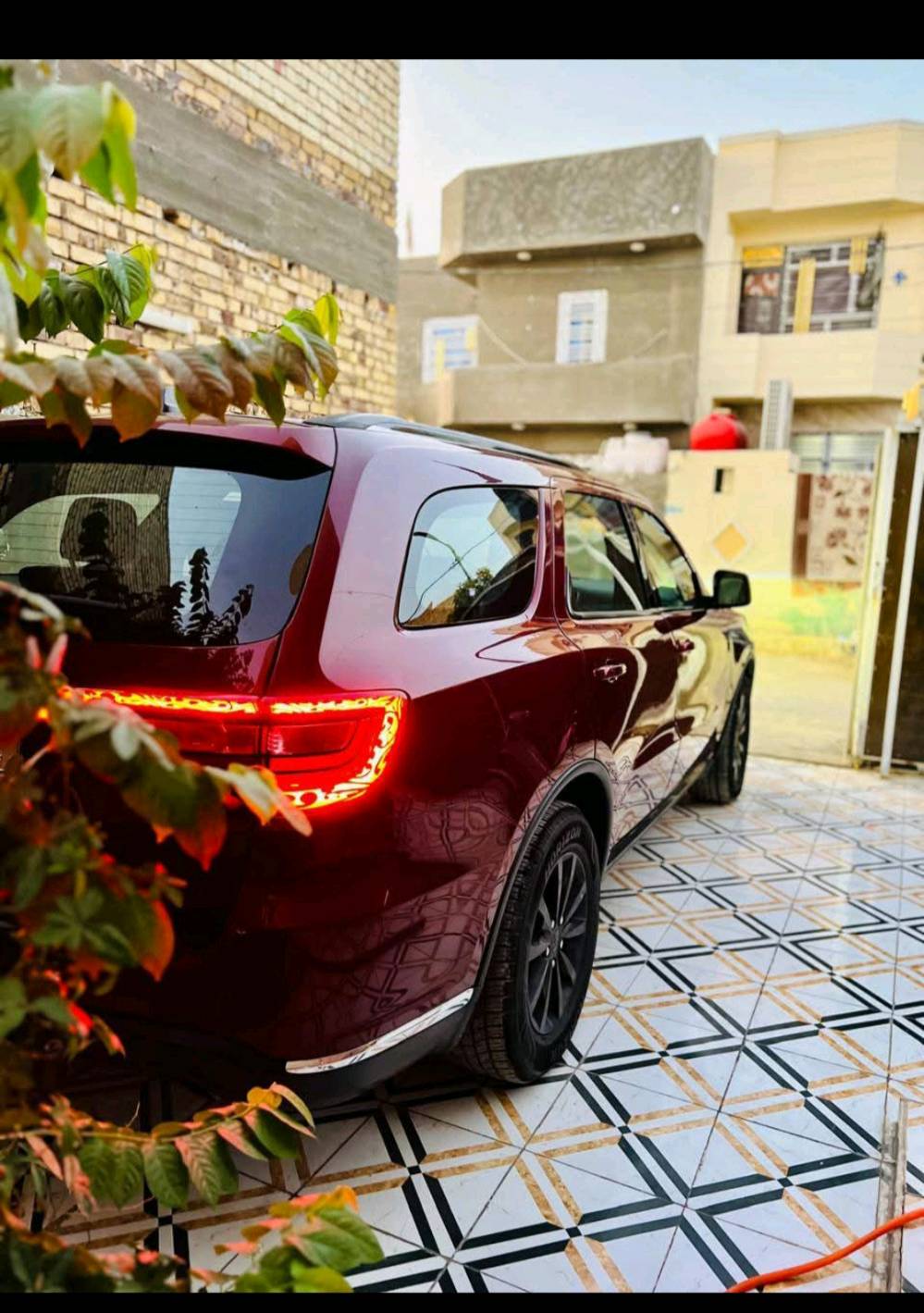 السلام عليكم  دودج دورنكو 2019

المواصفات رقم بغداد  مشروع وطني 
ماشية 117
1- محرك 6سلندر 3600بخاصية توفير الوقود ECO
2- بصمه + دخول 
3- حساسات خلفيه اصل مع خاصية اوتو ستوب 
4- لايت زنون
5- مع تحرك المرايات الجانبيه عند الرجوع الى الخلف حسب التحكم 
6- ويل كب حجم 18 . طخم تايرات حديث
7- نظام صوت ٧ سماعات داخل السياره 
8- تحكم ستيرن كامل امامي وخلفي 
9- شاشه دشبول لمس كبيرة متكاملة الأيعازات . وشاشة ٧ انج
معلومات السيارة والعطلات
10- نظام AUX + Bluetooth . نظام ملاحة GBS + ذاكرة ميموري كارد موضعي + UBS
11-مانع تزحلق (انزلاق )
12- تبريد ٤ قطع اكثر من 10 منافذ
13- الكشنات جلد 6 راكب غرفة منفصل VIP
14- كاميرا خلفية دواره HD
15- اظهار ضغط الهواء في الاطارات ومعلومات السياره الكترونيا مثل كمية دهن محرك الوجه ودرجة حرارة المحرك والكير والزيت وضغط الزيت الكتروني